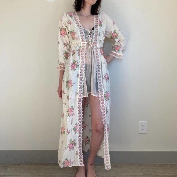 vintage Other - Vintage long white and pink floral robe kimono duster